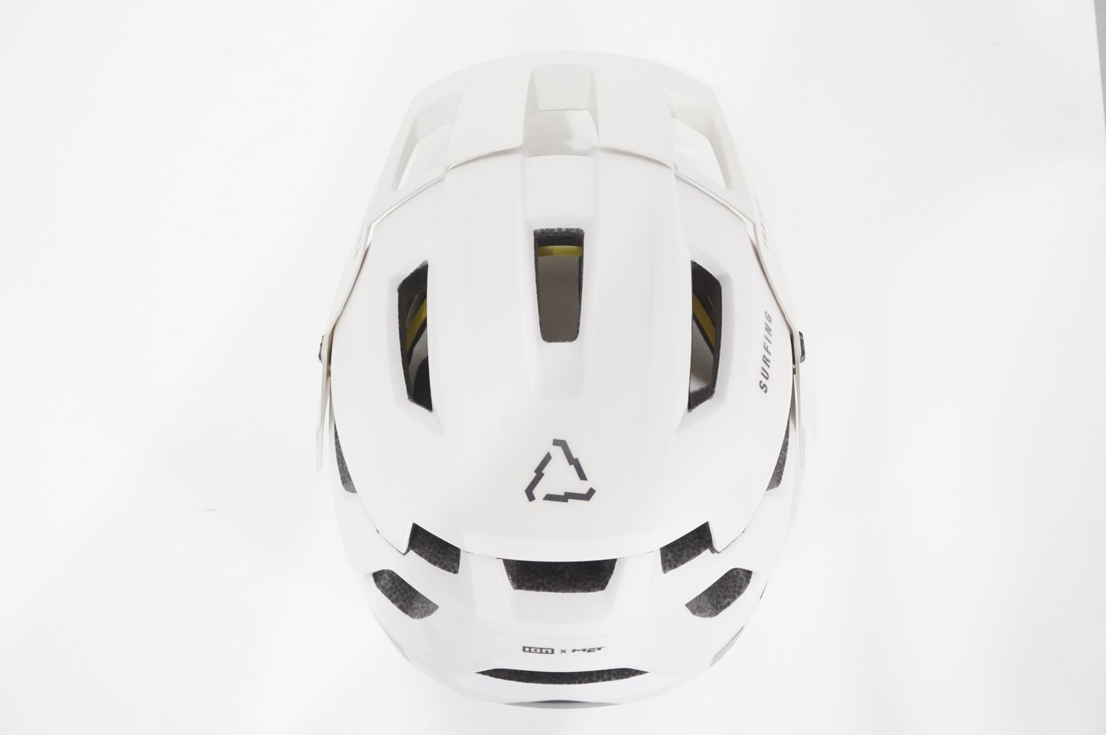 ヘルメット バイチャリAKIBA店