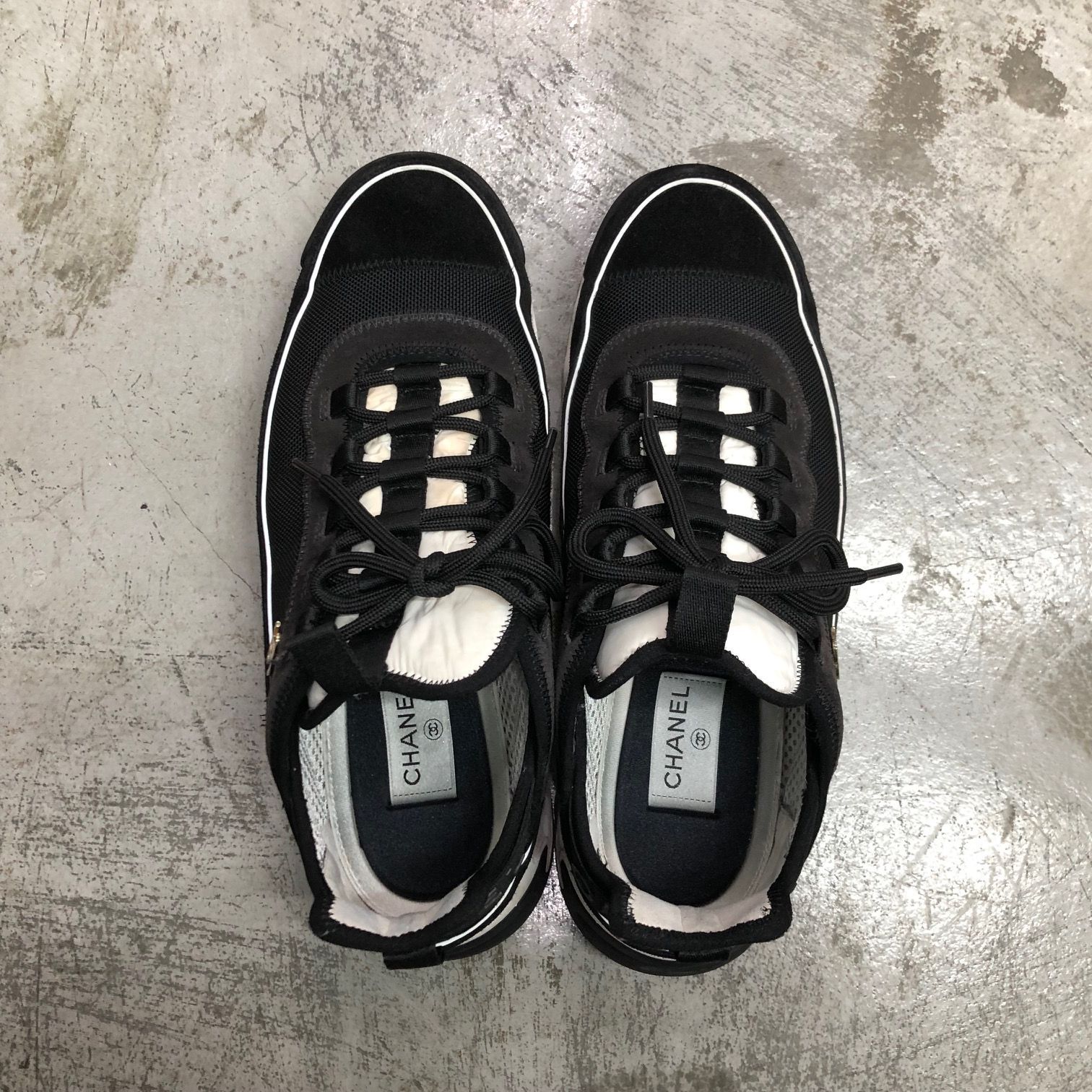 すり減りの少ない美品　CHANEL デザインスニーカー　ココマーク　イタリア製 CHANEL 22AW ココマーク G39072 スニーカー シャネル イタリア製