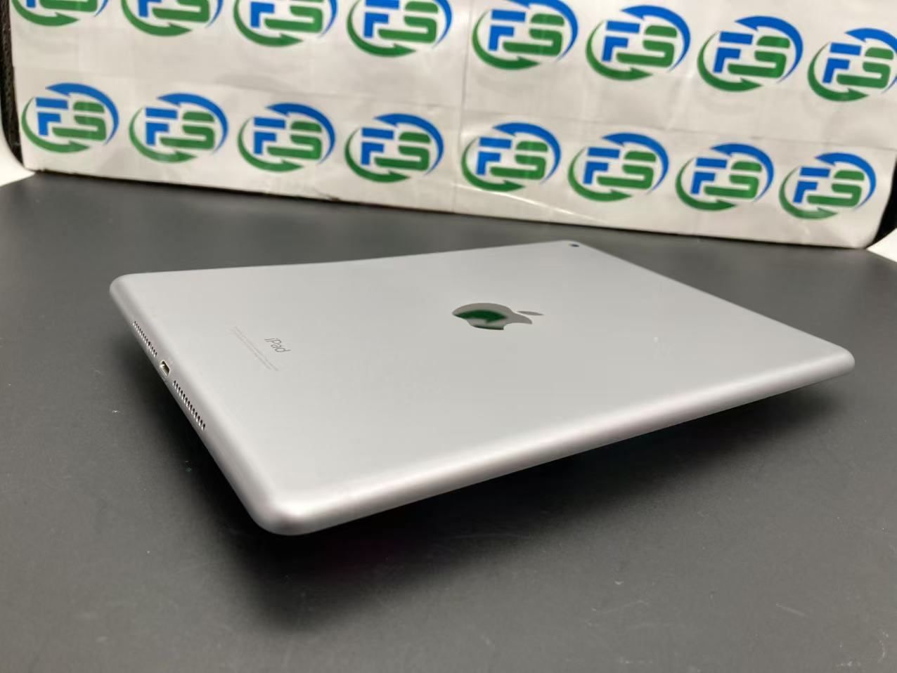 iPad Air 第6世代 Wi-Fiモデル スペースグレイ 128GB iPad (第6世代) Wi-