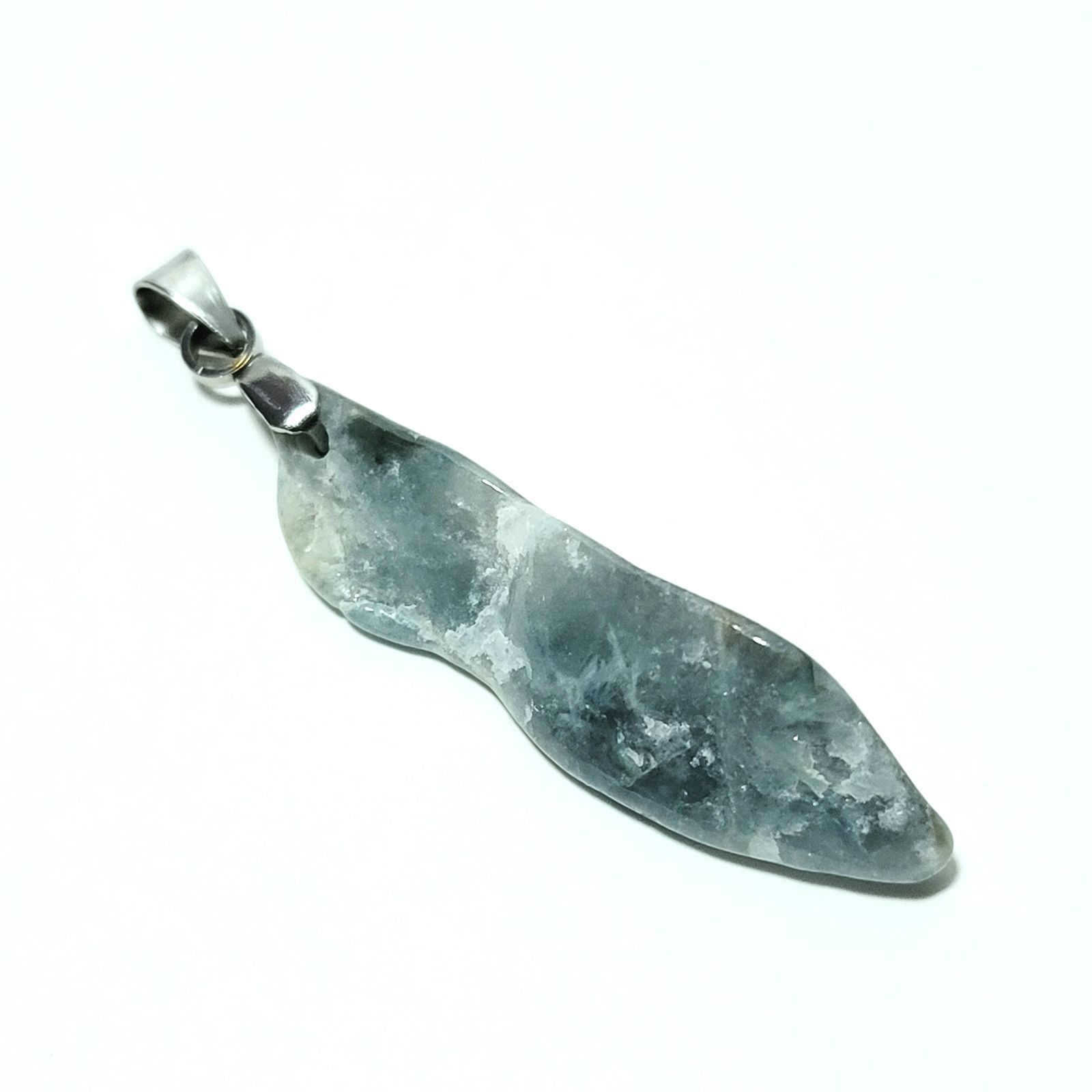 【専用】コン沢翡翠　ペンダントトップとマニア向け勾玉 入コン沢原石ペンダントトップ:糸魚川翡翠:金具(ｽﾃﾝﾚｽ)付ms