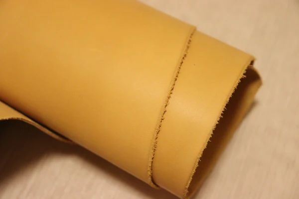 イエローキャメル 228ds ヌメ革 牛革 バングラデシュ レザー 素上げ はぎれ 一枚革 レザークラフト 革 皮 本革 diy 生地 材料