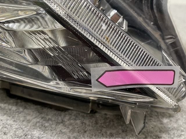 プリウス 50系/ZVW50/ZVW51/ZVW55 純正 前期 右 ヘッドライト/ランプ