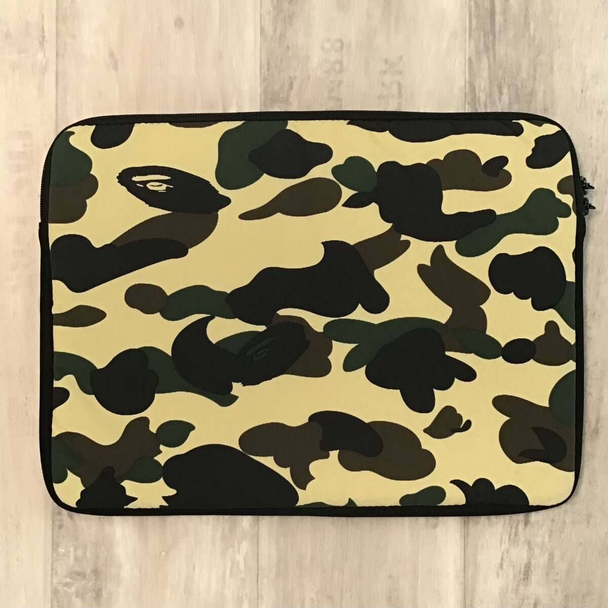 ベイシングエイプ　15インチPCケース A BATHING APE タブレットケース 1ST CAMO 15 INCH PC CASE : ZOZOTOWN