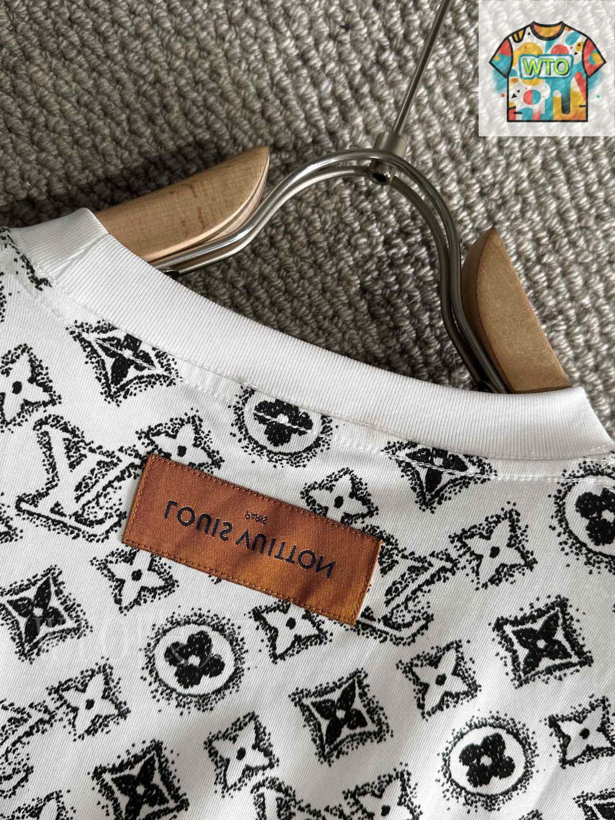 LOUIS VUITTON ホワイト 半袖Tシャツ XS LOUIS VUITTON ルイヴィトン ホワイト Tシャツ 半袖 LV刺繍