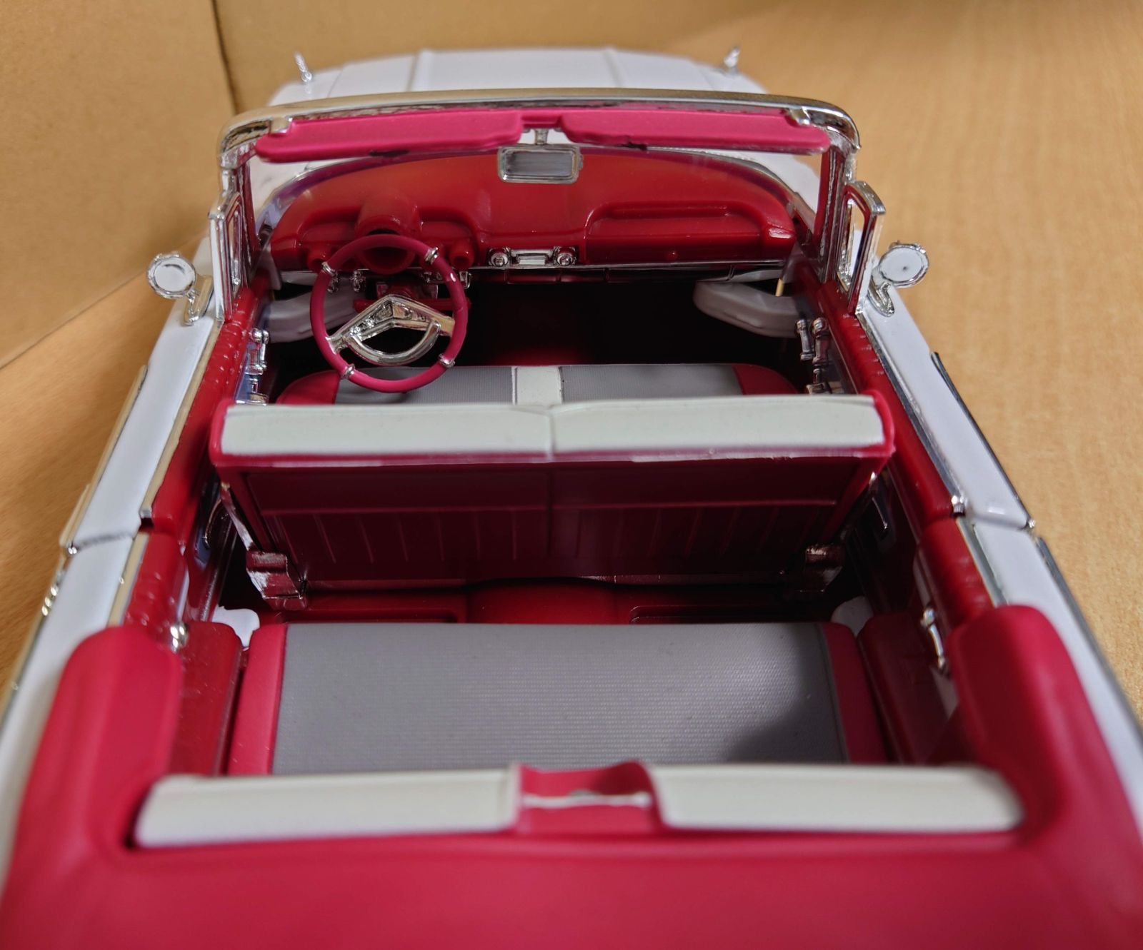 1/18 シェビーインパラ 1960 ホワイト Chevy Impala Convertible 1960