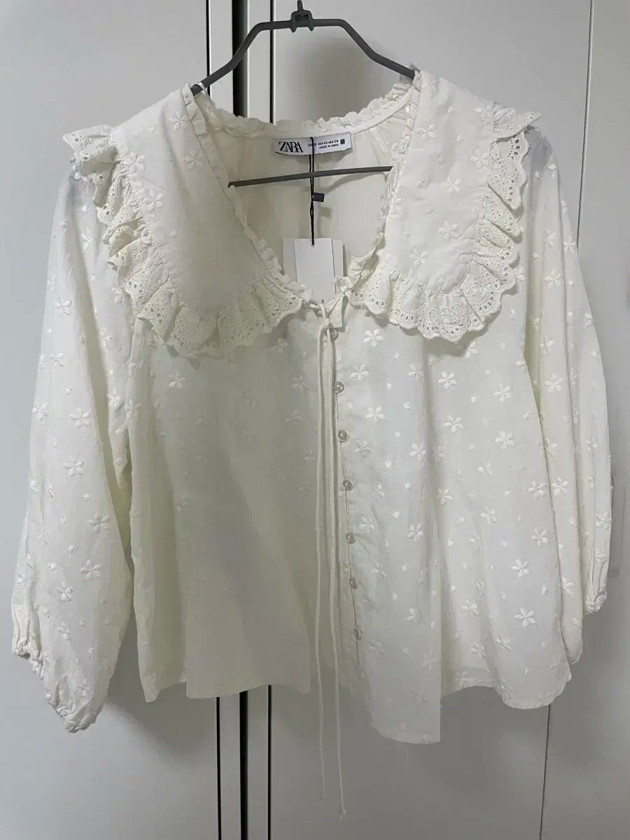 ZARA 刺繡 ブラウス