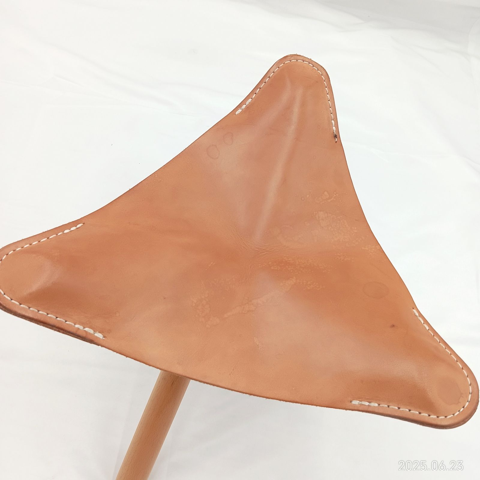 ROMO(ロモ) sansa chair  サンサチェアー ヌメ革の折り畳み椅子　耐荷重100kg Romo (ロモ) sansa chair ヌメ革折り畳み椅子 | FREEPARK