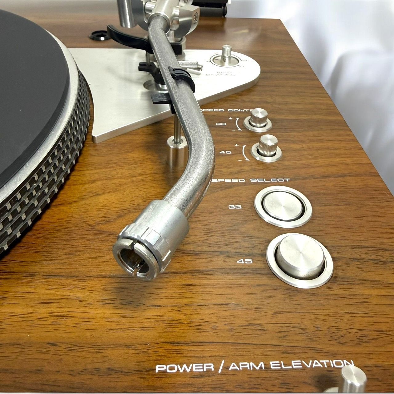 レコードプレイヤー ターンテーブル