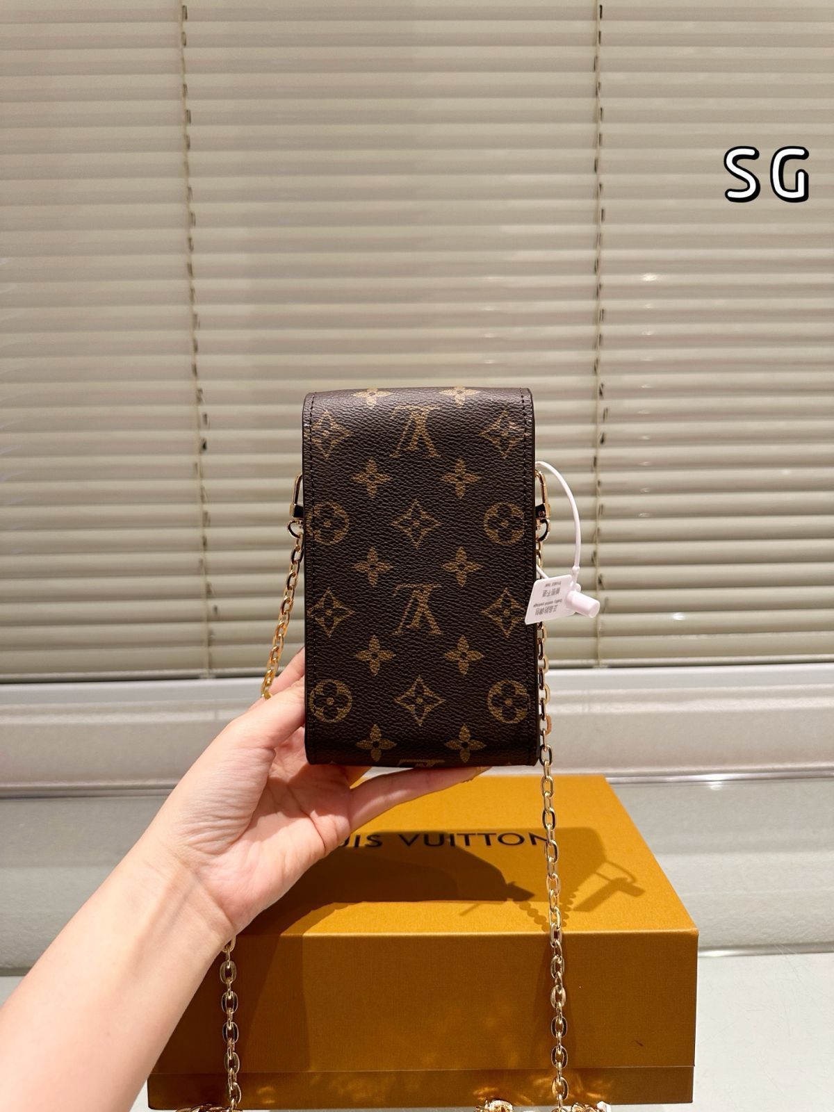 今日 LV チェーン フォンポーチ サイズ 10×17cm