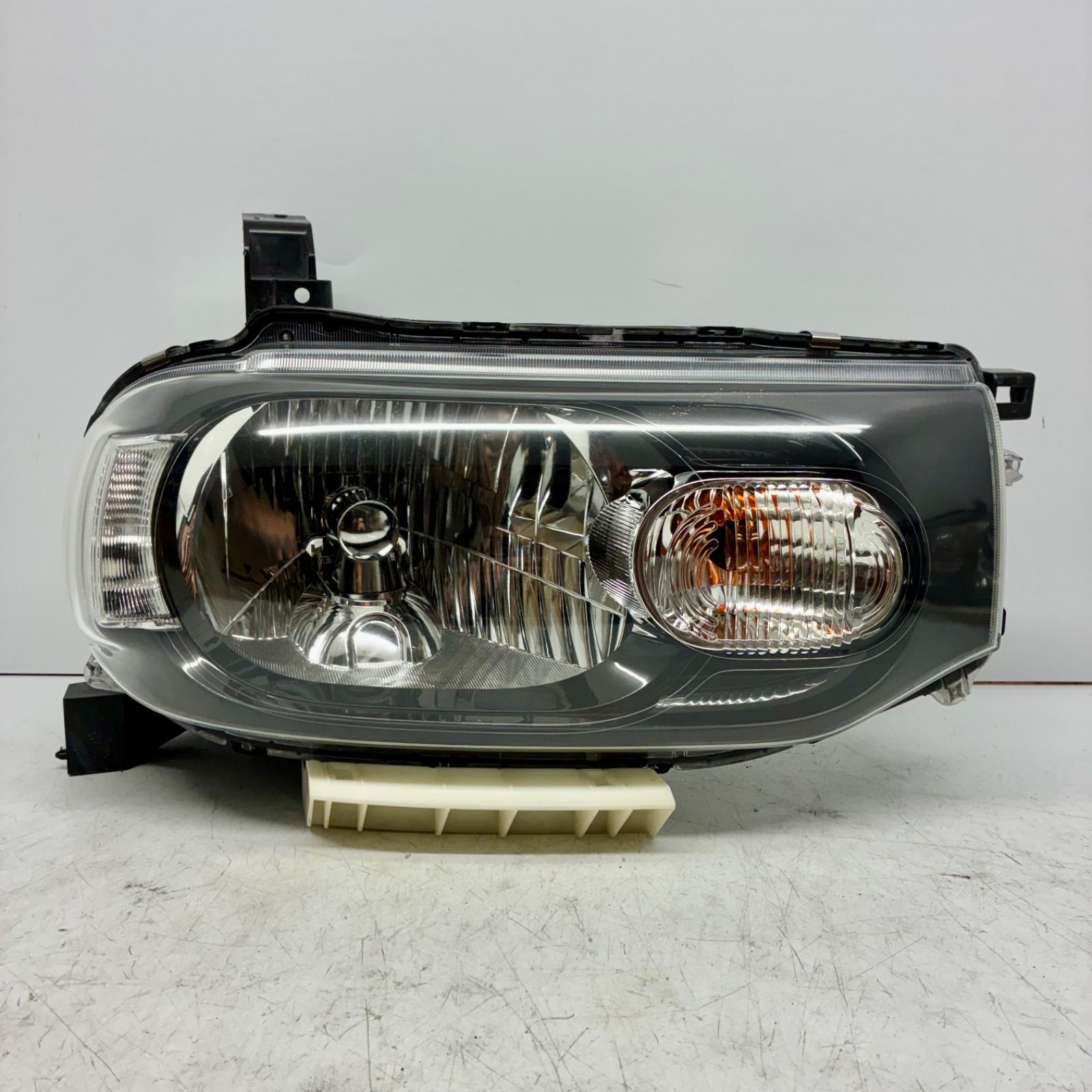 Y 美品【コーティング済】日産 Z12 NZ12 キューブ ヘッドライト ランプ