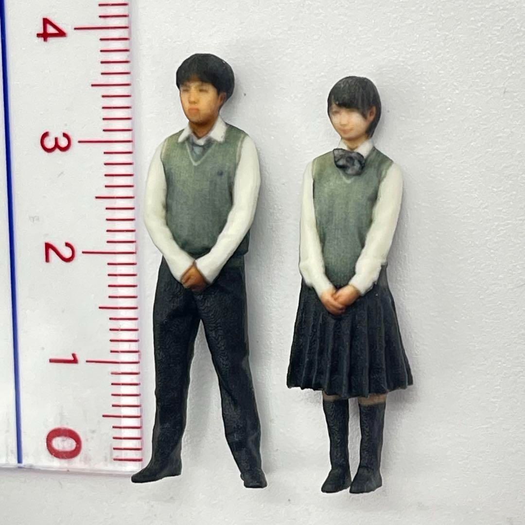 1/43 高校生男女 フィギュア2体 完成品 1/64より大 ミニチュア