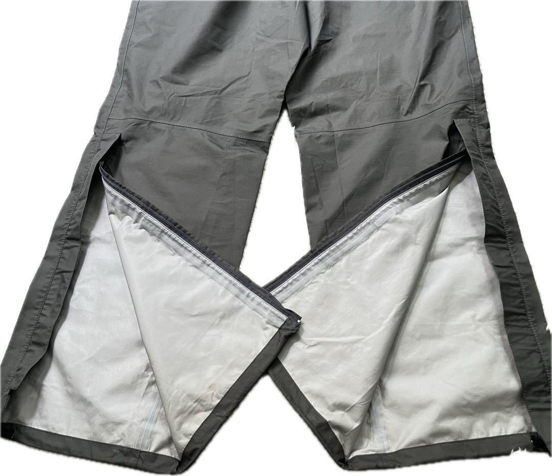 レッド×グレー 登山トレッキング