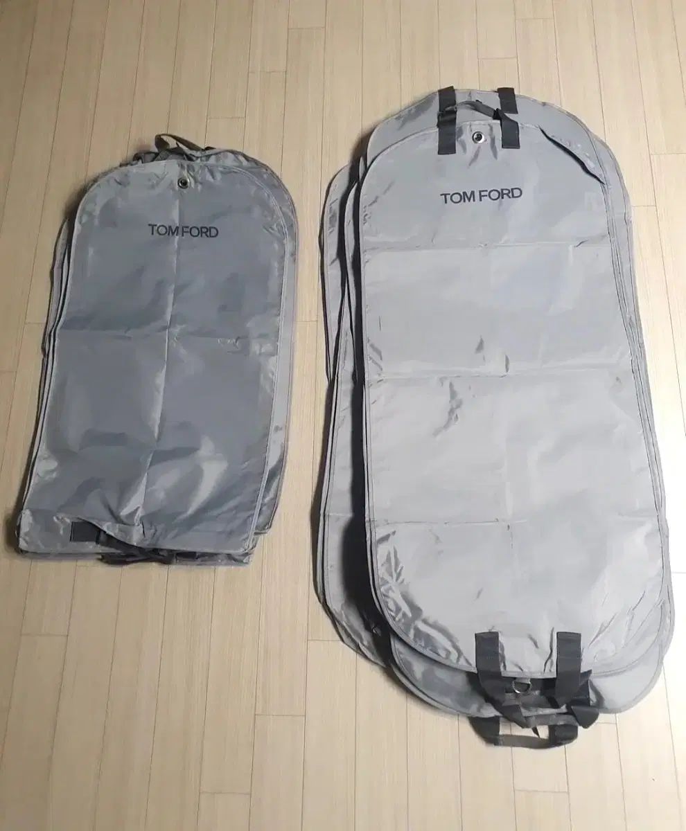 トムフォード TOM FORD 木製ハンガー 1個 & ガーメントケース 1個