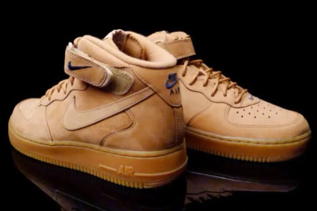 NIKE(ナイキ) エア フォース 1 ミッド ブラウン 715889 ー 200