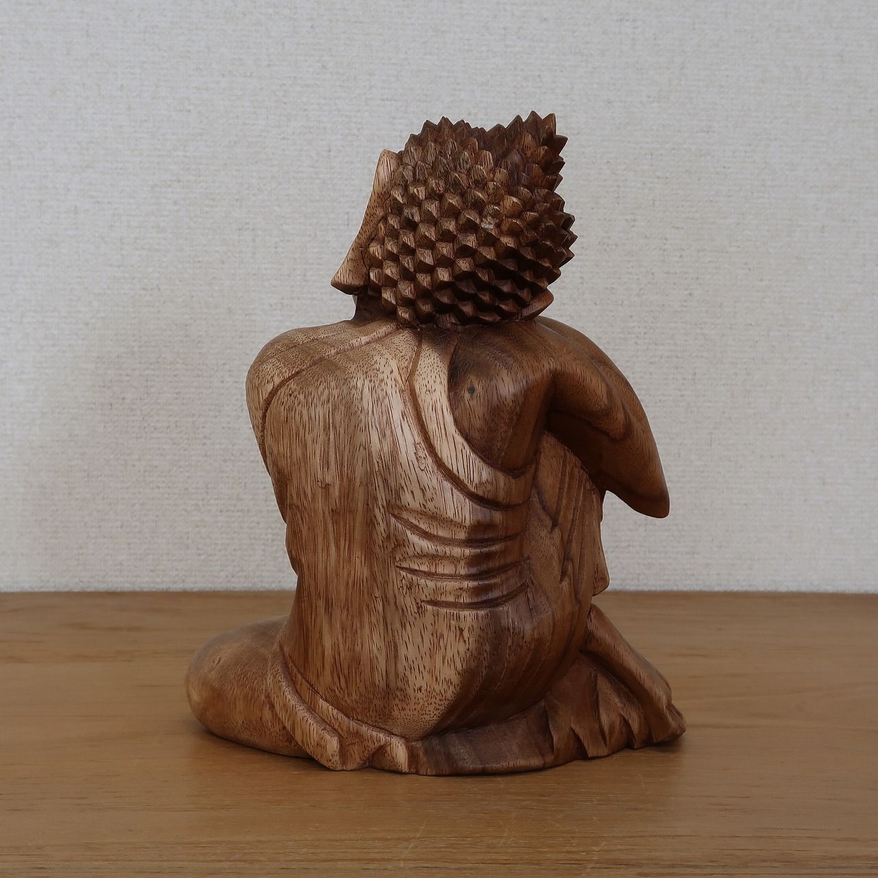 ブッダの木彫り リラックスブッダ 25cm 座像 スワール無垢材 木製仏像