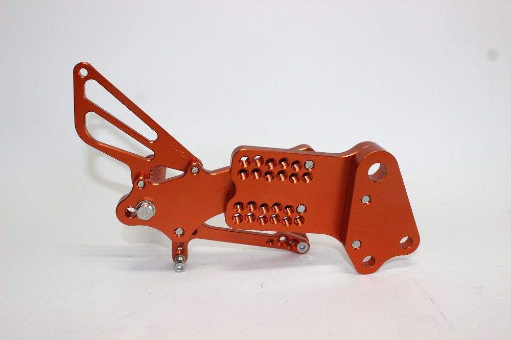 KTM用 RC250 RC390 Duke 125 200 390 2011-2017 調整式 バックステップ 橙