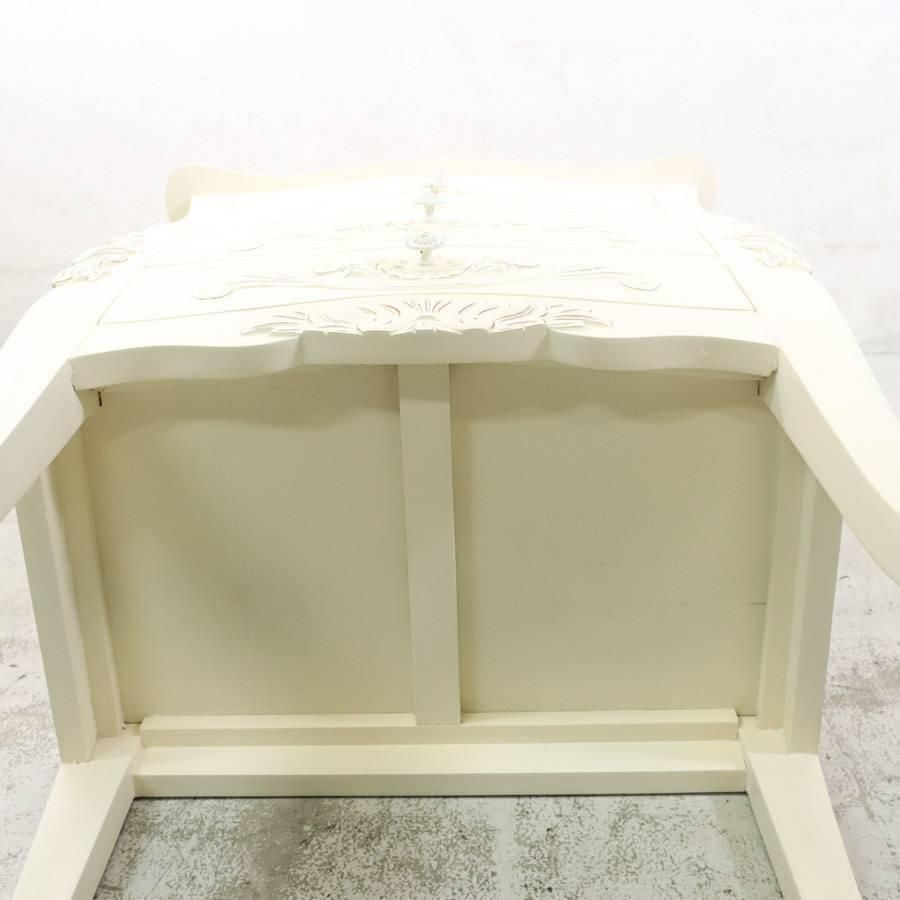 サイドテーブル