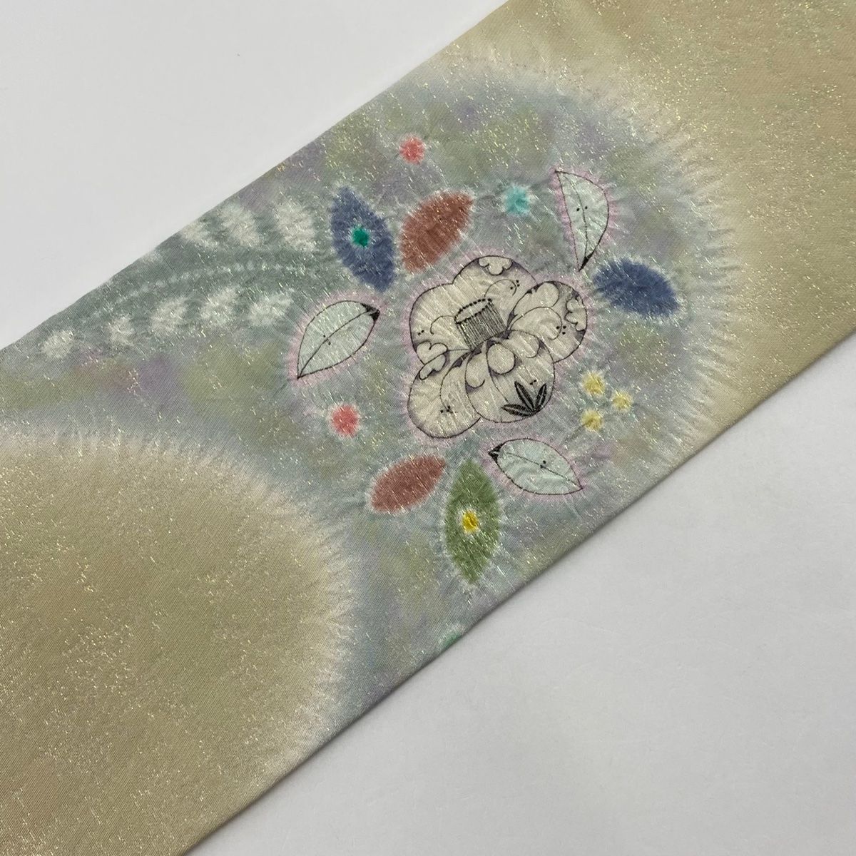 袋帯 美品 秀品 落款あり 枝花 椿 金彩 ベージュ お太鼓柄 正絹 中古 訪問着 身丈155.5cm 裄丈63.5cm S 袷 草花 波 金彩 ぼかし ピンク