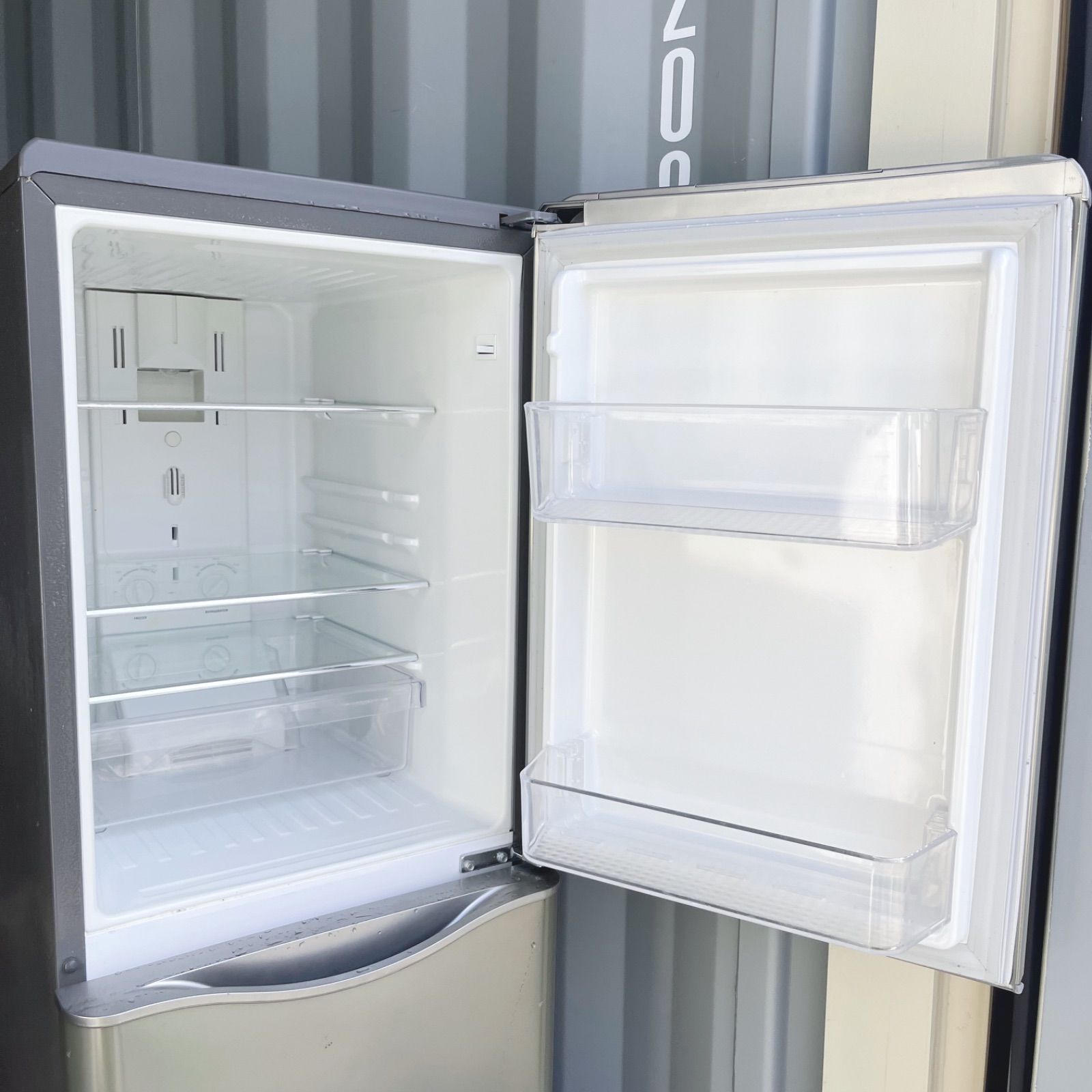 83取付無料！大宇 レトロ風おしゃれデザイン高性能シルバー冷蔵庫！ 83取付無料！大宇 レトロ風おしゃれデザイン高性能シルバー