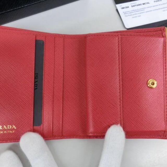 残り一つ新品　PRADA SAFFIANOゴールドプレート付二つ折コンパクト財布