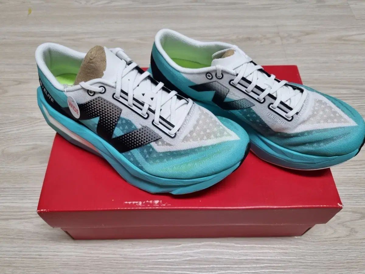 250 ニューバランス スーパー 컴프 エリート V4 カーボン ランニングシューズ MRCELCT4