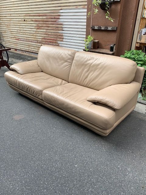 ベージュ