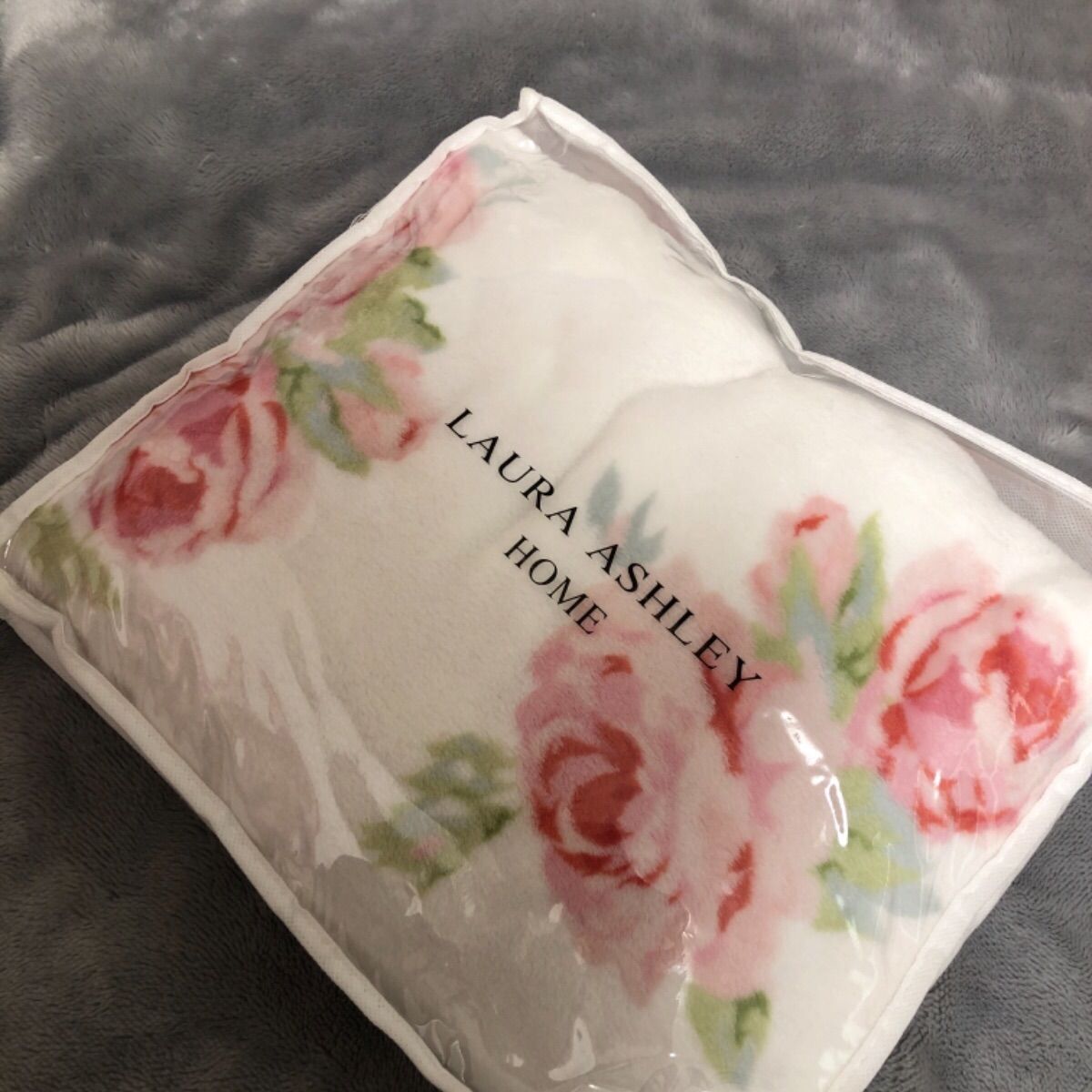 ローラアシュレイ　クチュールローズ　ハーフブランケット　美品 あい様専用❣️ローラアシュレイ ハーフブランケット クチュール