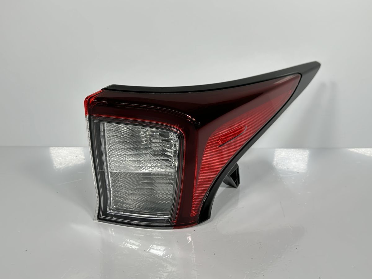 破損キズなし 低走行 50系 プリウス ZVW51 ZVW55 後期 純正 右テールランプ 上側 LED 81551-47472 81550-47470 47-111 SR 管理31829