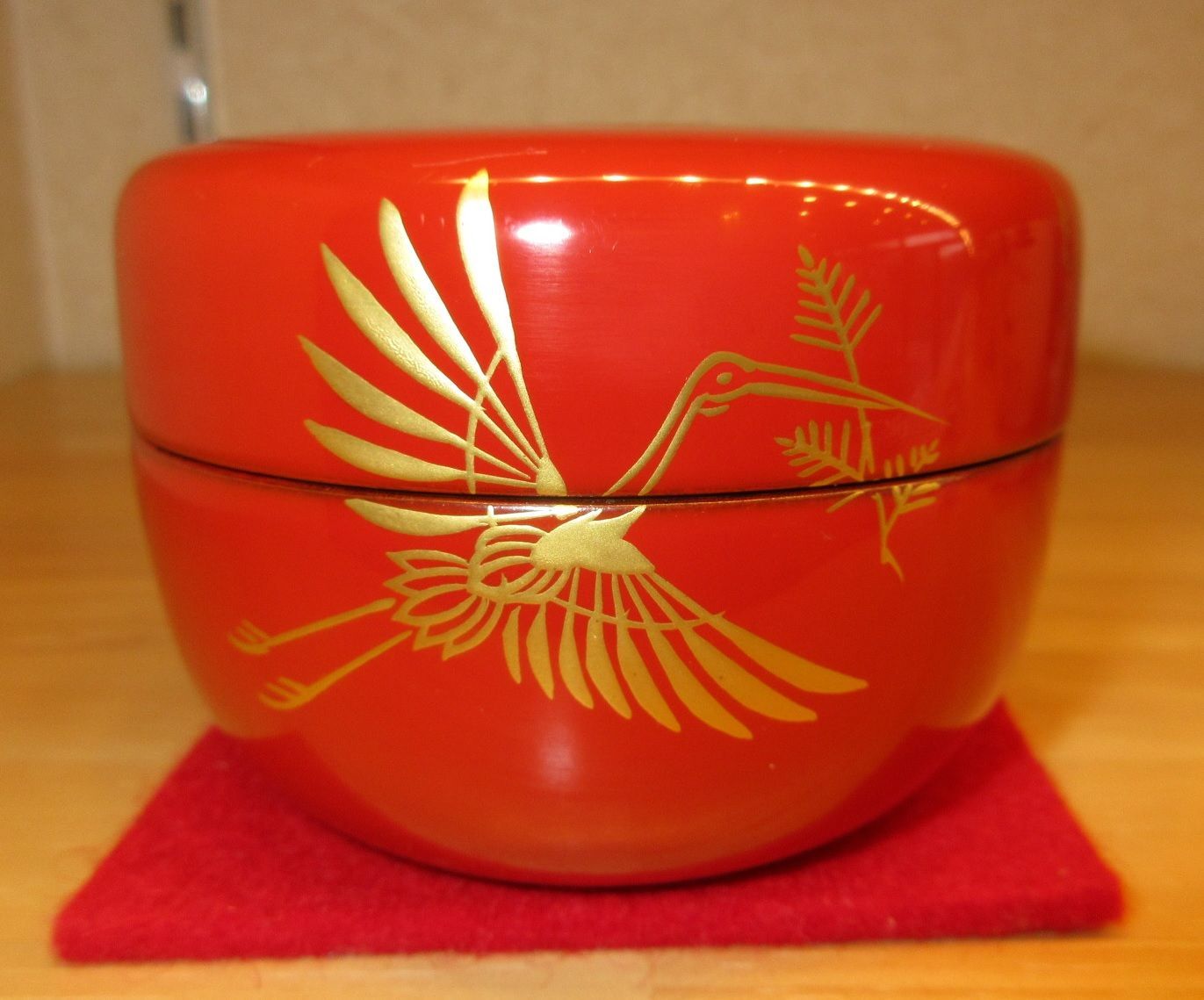 逢絢亭 茶道具 平棗 松食鶴蒔絵 朱 木製 峯清作 共箱入り