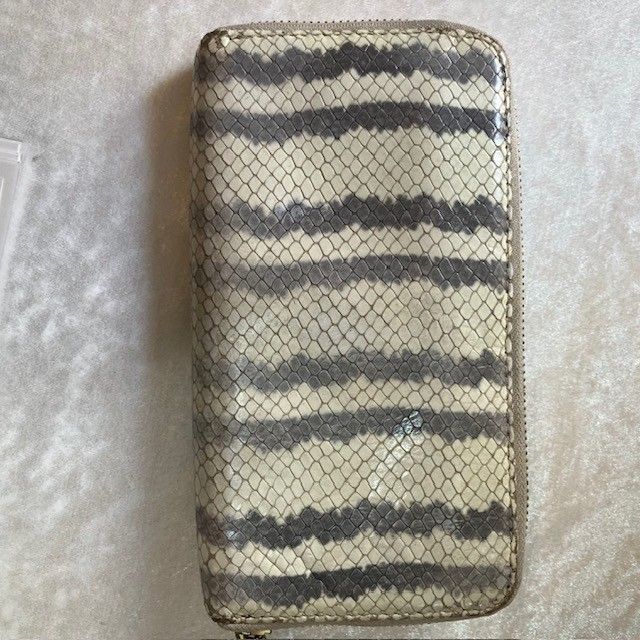 【未使用】TORY BURCH トリーバーチ 長財布 パイソン グレー ラウンド トリーバーチ TORY BURCH パイソン柄 ラウンドファスナー 長財布
