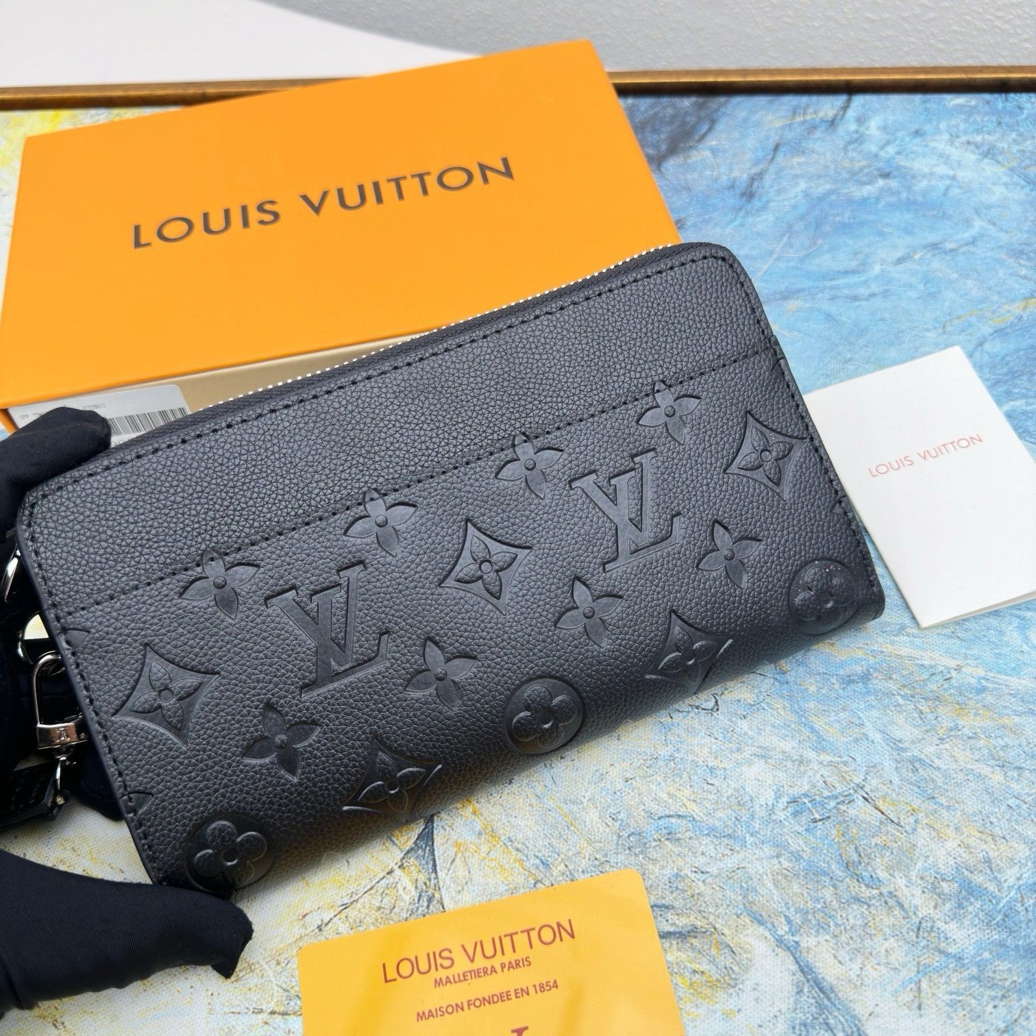 ルイヴィトン モノグラム エンボス ジッピーウォレット ラムレザー LOUIS VUITTON 長財布 未使用