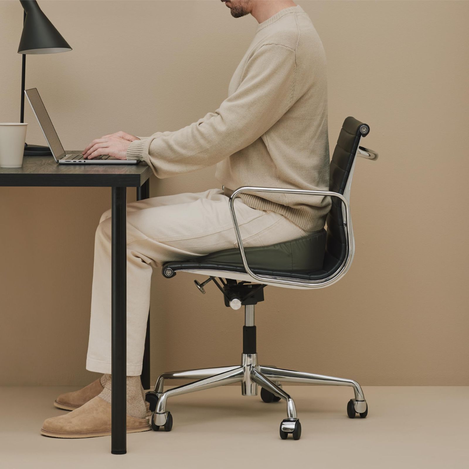 商品 アンドメディカル KURA SEAT W マット 姿勢矯正 腰痛 椅子 クッション 骨盤サポート 姿勢サポート コンパクト -MEDICAL クラシートワーク ブラック