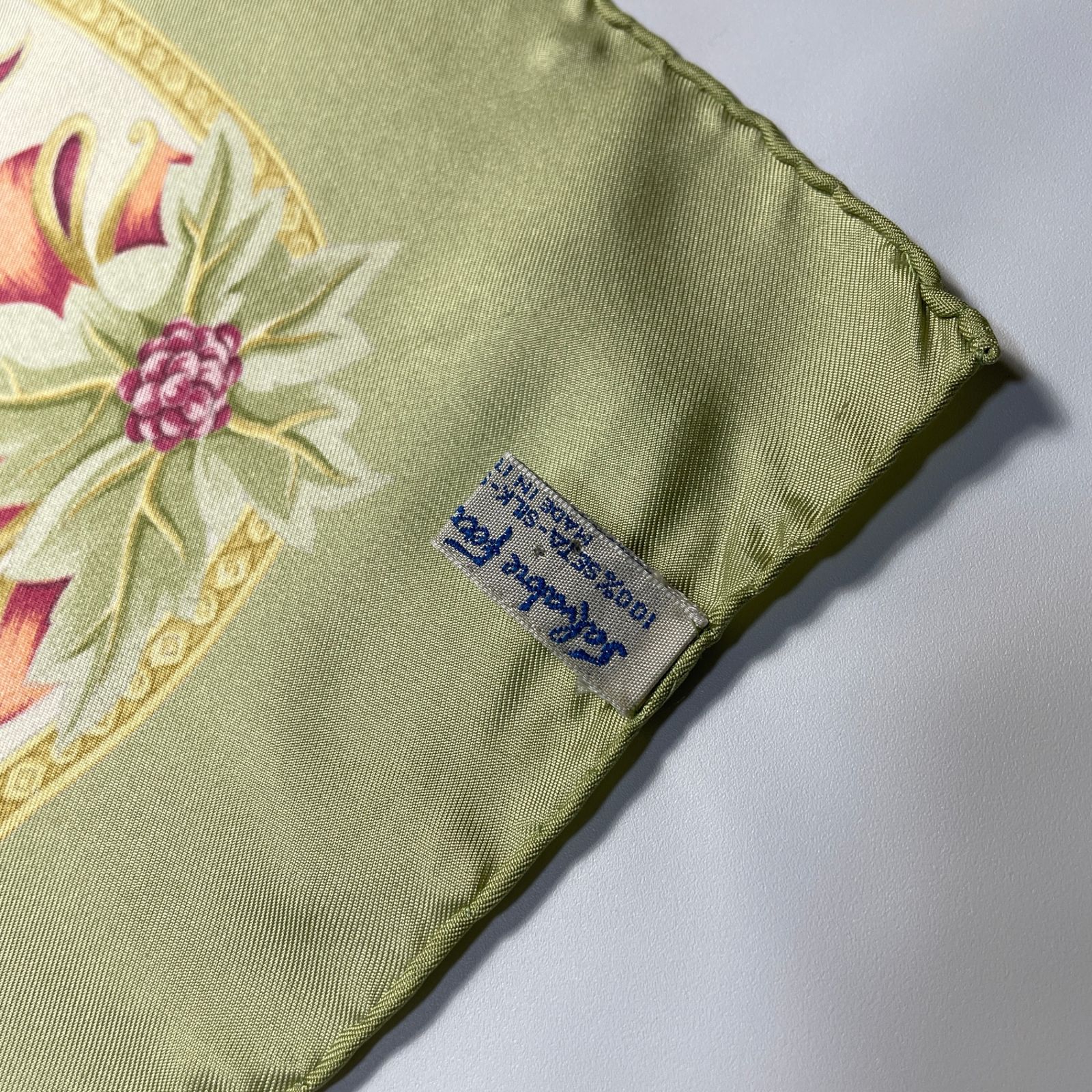 新品 大判シルクスカーフ 鳥柄 深緑色 ヴィンテージ Ferragamo