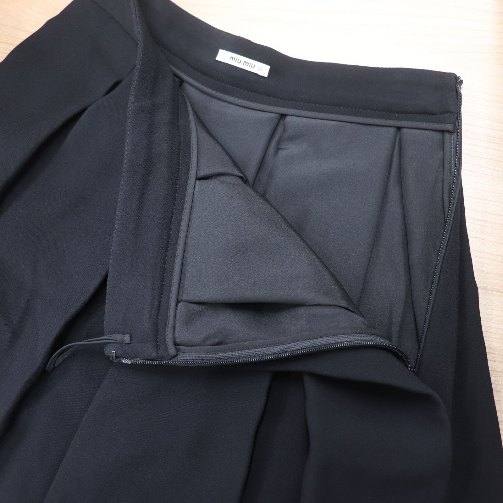 ITYX1DAZTI9W 美品 miumiu ミュウミュウ スカート ブラック 無地