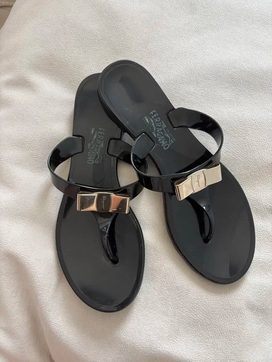 サルヴァトーレ　フェラガモ　VARA JELLY Ferragamo Vara Jelly ballet flats Salvatore Ferragamo