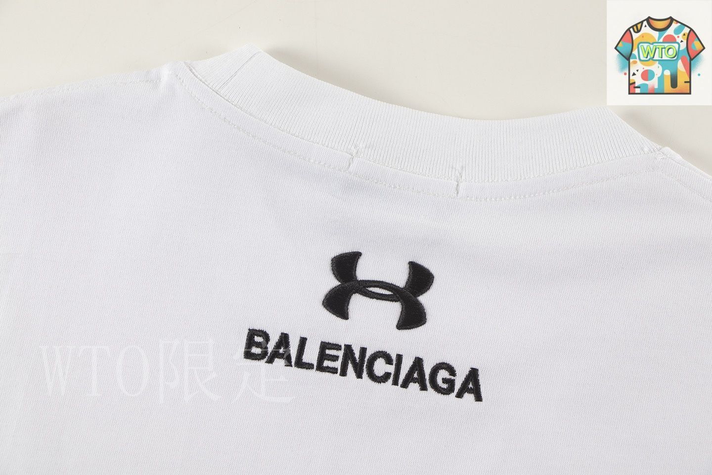 ★25SS BALENCIAGA ARMOUR ロゴ付き コットン 半袖 Tシャツ BALENCIAGA (バレンシアガ) バックロゴ刺繍 クルーネック 半袖 T