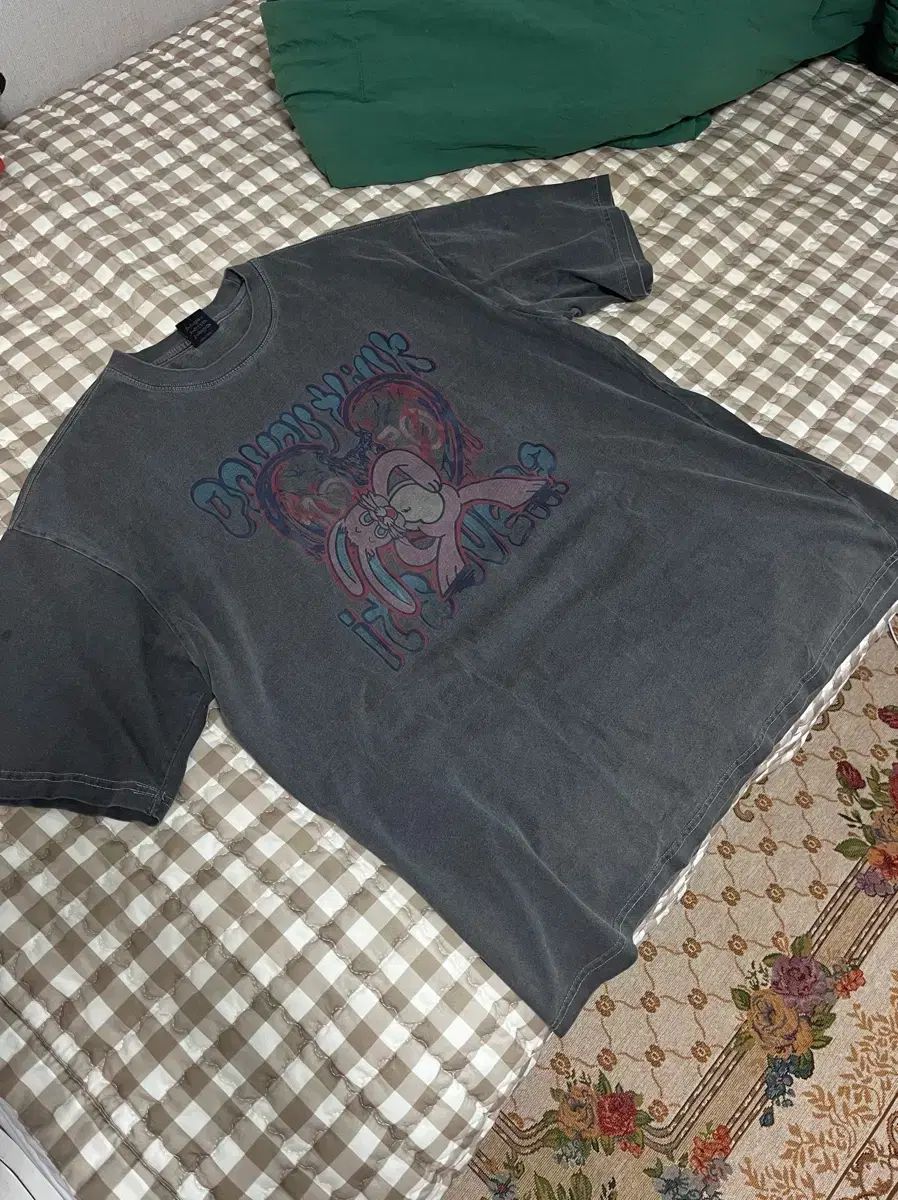 【雷市場（ポンジャン）商品韓国直送】 CPGN STUDIO mad hoppi PIGMENT(ピグメント) 半袖Tシャツ スモークブラック L サイズ