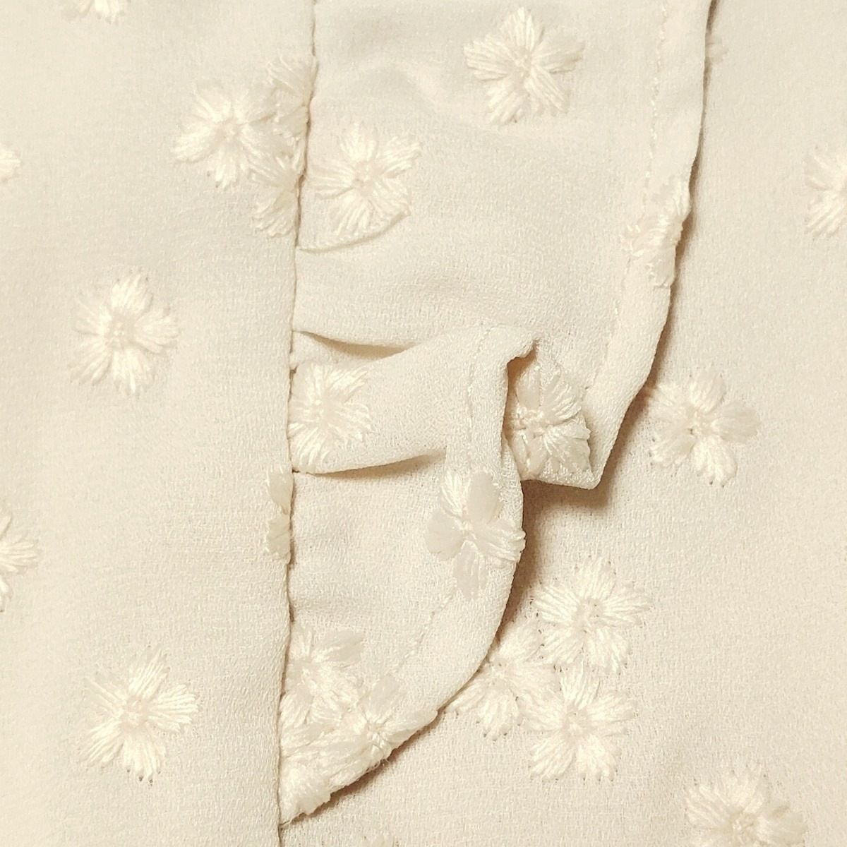 ローズティアラ　フラワーモチーフワンピース　42 大きめ　ベージュ Rose Tiara(ローズティアラ) ワンピース サイズ42 L レディース