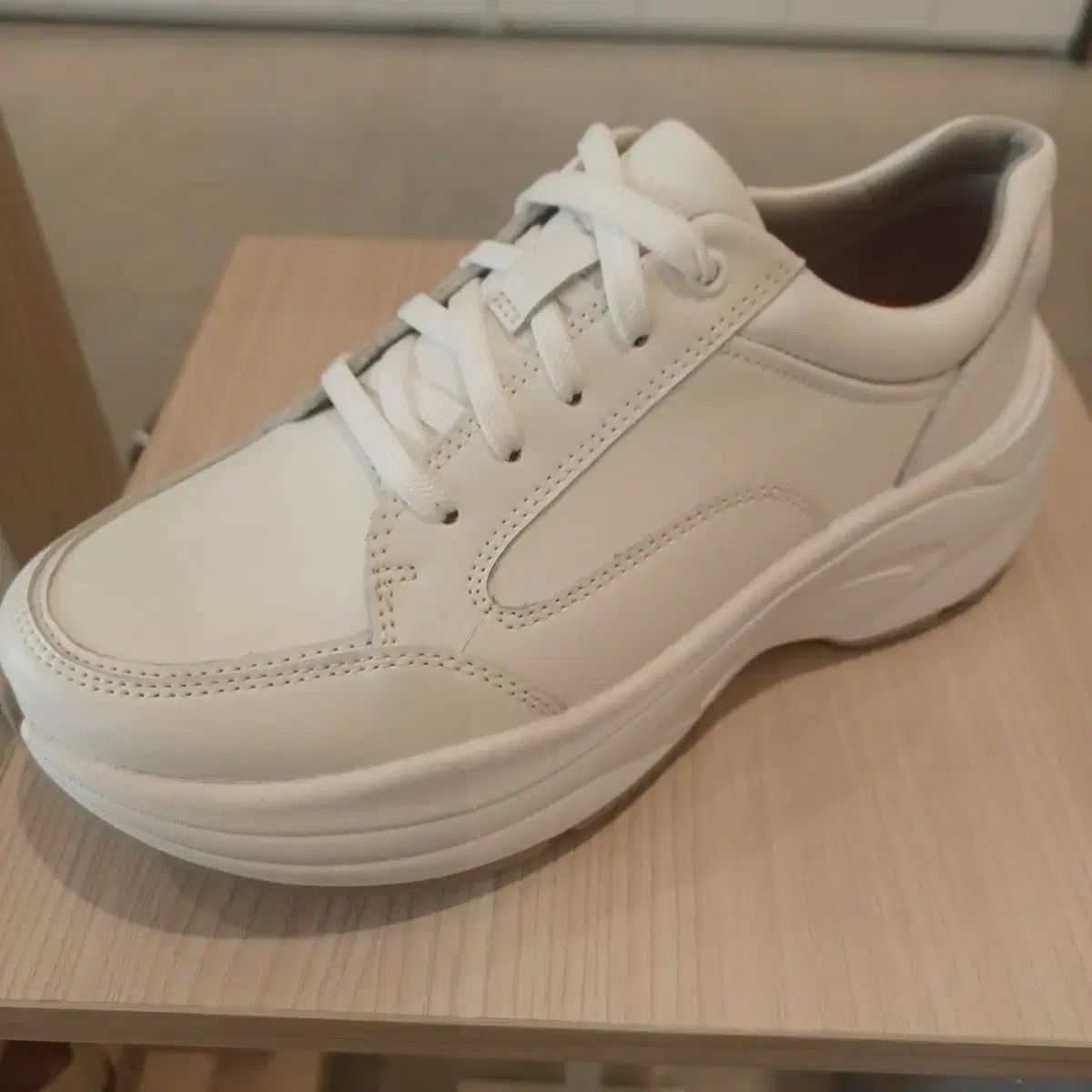 高品質新入ホームオーダー商品_ 30 1万ウォン ROCKPORT(ロックポート) 中止 スニーカー 245 レディース 靴 スニーカーズ 産後 靴