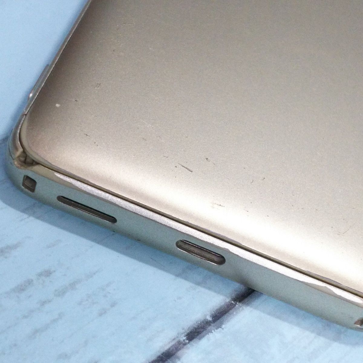 京セラ - BASIO3 ゴールド au スマホ SIMロック解除済み ムスビー｜【SIMフリー】BASIO3 KYV43 シャンパンゴールド au版