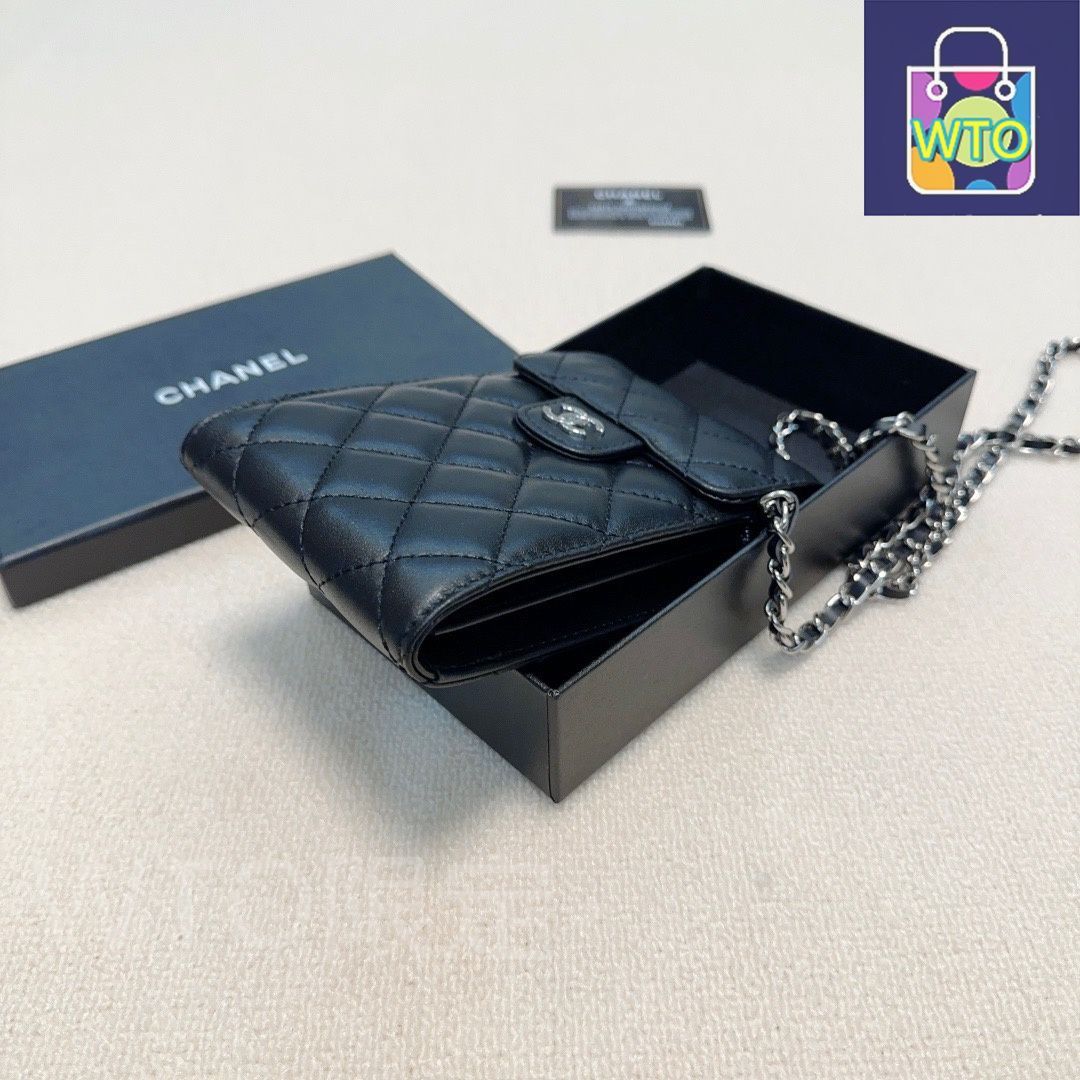 【新品・未使用】CHANEL シャネル ポーチ 新品未使用】CHANEL ポーチ クリスマスコフレ ホワイト シャネル