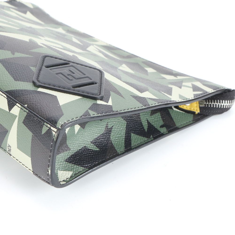 超美品 FENDI フェンディ マンマバケッド カモフラージュ ショルダーバッグ 7VA472 ナイロン レザー グリーン系 ベージュ系 ブラック系 シルバー金具 ウエストバッグ ボディバッグ クラッチバッグ 3WAY ミリタリー柄【本物保証】 FENDI フェンディ マンマバケッド カモフラージュ ショルダーバッグ