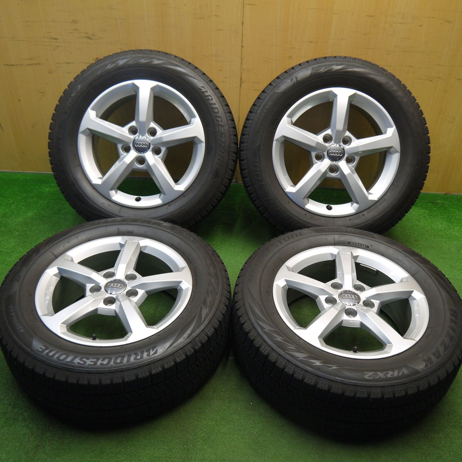 美品 スタッドレスセット アウディQ2 純正 215/60R16 アウディ Q2