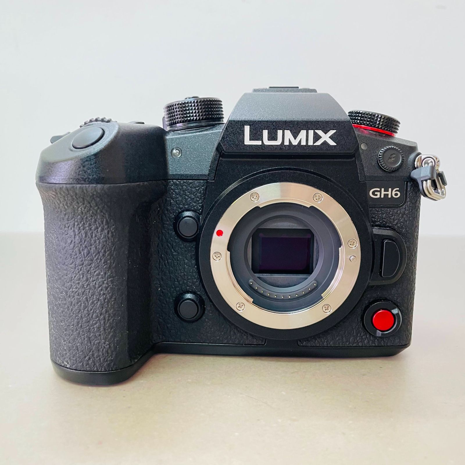 美品パナソニック Panasonic LUMIX GH6 ボディ DC-GH6 シャッター回数 