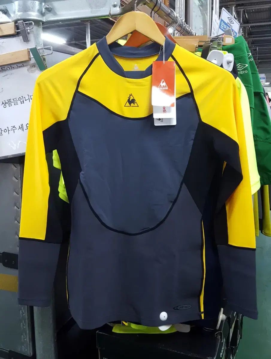 le coq sportif(ルコックスポルティフ) 新品 ラッシュガード 95 サイズ