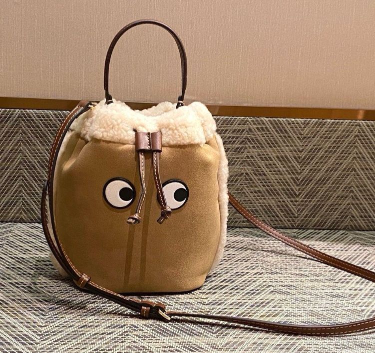 美品 ANYA HINDMARCH アニヤハインドマーチ ショルダーバッグ - メルカリ