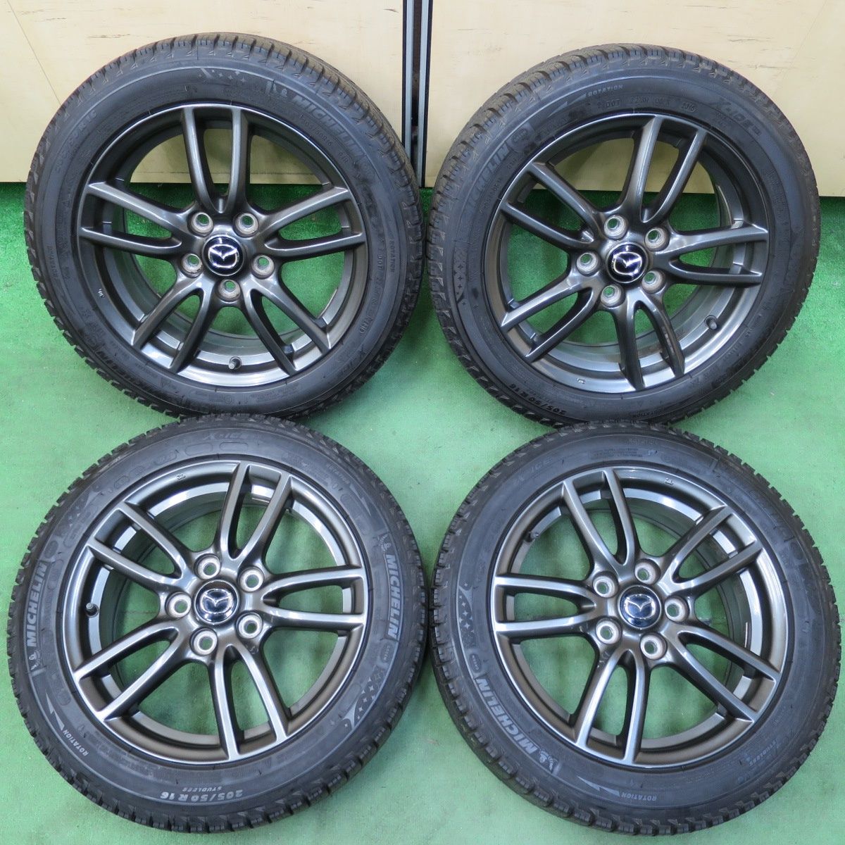 [送料無料] バリ溝！9.5分以上マツダ ロードスター 純正 205/50R16 スタッドレス ミシュラン X-ICE XI3 16インチ PCD114.3/5H5012005イス