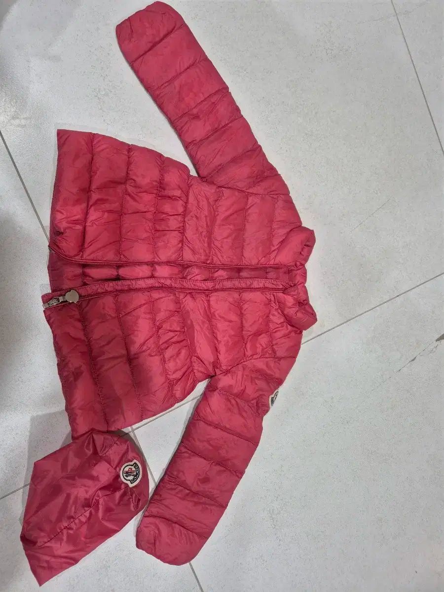 MONCLER(モンクレール) 離乳する ダウン