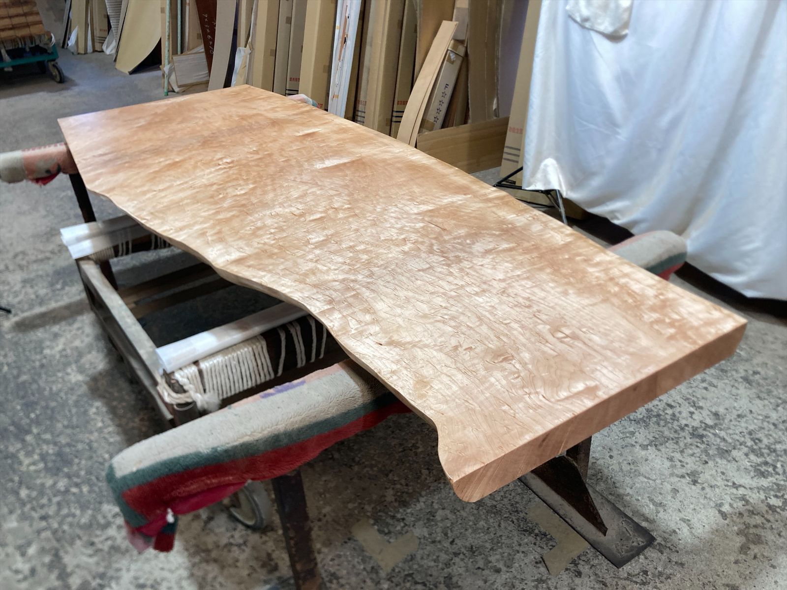 楓9291 上杢 メープル メイプル 一枚板無垢 乾燥材 2270ｘ510‐760-680ｘ56mm カウンター 店舗 リフォーム 棚板 テーブル MARWIL-DEMENAGEMENTS_CH