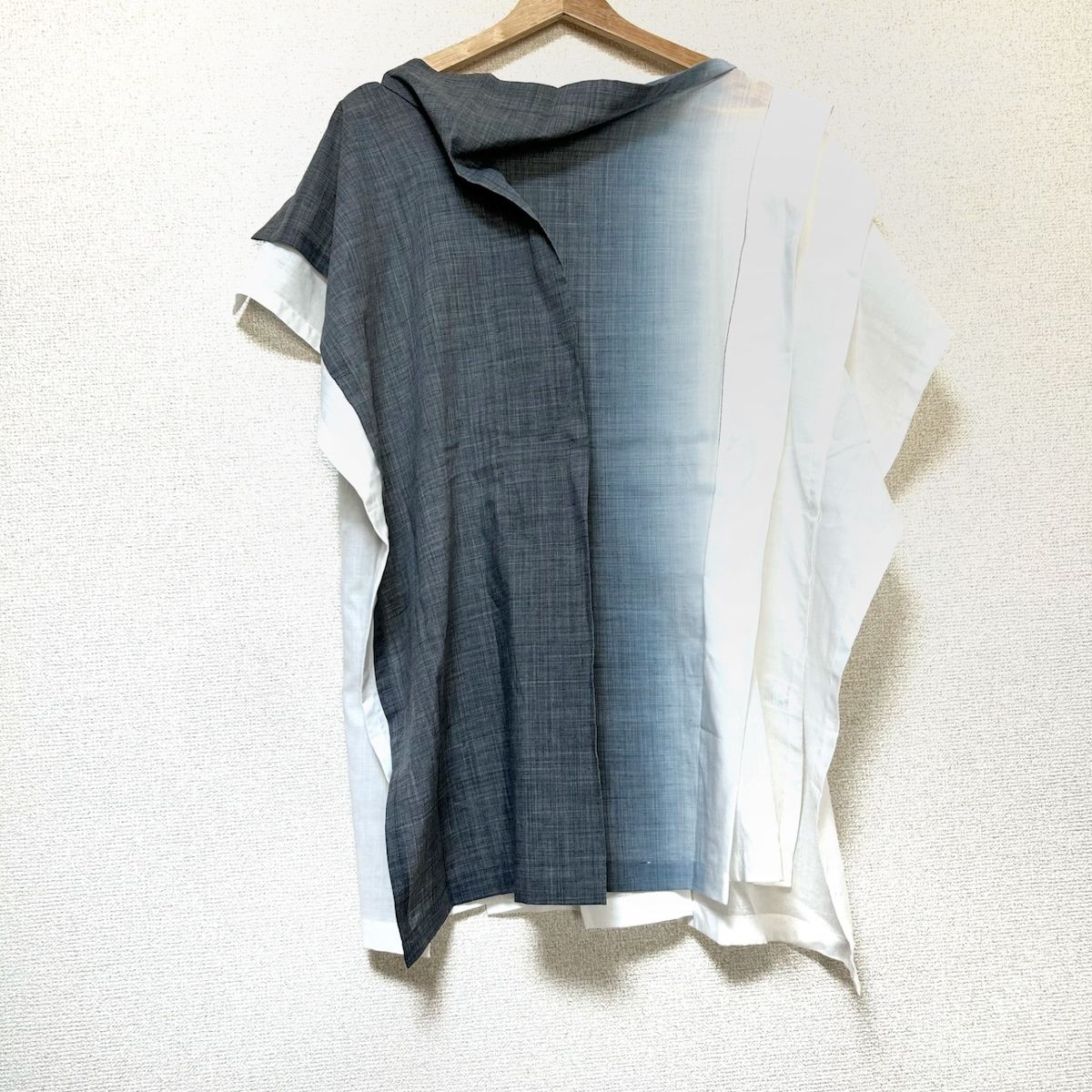 1325.ISSEYMIYAKE(1325.イッセイミヤケ) チュニック サイズ2 M レディース - グレー×白×ブルー 半袖/グラデーション -  メルカリ